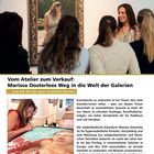 "Vom Atelier zum Verkauf: Marissa Oosterlees Weg in die Welt der Galerien. Frau präsentiert Gemälde vor Publikum."