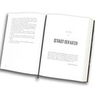 Linke Seite: fortlaufender Text. Rechte Seite: „II. TEIL - STADT DER KATZEN“. Darunter Zitat über Erwachen und Weisheit.