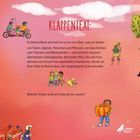 Klappentext beschreibt Abenteuer von Kindern und Hund. Illustration zeigt spielende Kinder, Baum und Feuerwehrwagen.