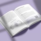 Texte: "In vier Schritten zu Balance", "Integration in Balance". Ein geöffnetes Buch auf lilafarbenem Untergrund.