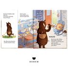 Texte: "Das feine Knabbern...", "Bär öffnete...", "doch wo...", "MAUS!", "Bär fiel aus...", "Gemein?", "DU wollt’st...". Illustration von Bär in einer Küche mit Korb.