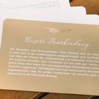 "Unsere Paarbindung" steht über einem Text über die Bedeutung von Bindung und gegenseitiger Verbundenheit. Karten liegen übereinander.