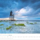 MÄRZ 2027 | KÜSTENLAND Meer erleben. Kalenderbild eines Leuchtturms im Watt unter bewölktem Himmel.