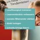 „Lernen mit der Lautlese-Methode: Leseflüssigkeit trainieren, Leseverständnis verbessern, soziales Miteinander stärken.“ Zwei Kinder, eins hält ein rotes und eins ein blaues Buch, lächelnd.