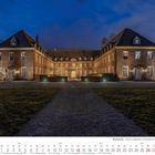 3, 2027, Niederrhein, MO bis SO Kalenderübersicht; beleuchtetes, elegantes Gebäude in der Nacht.