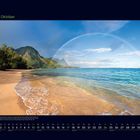 10 Oktober. Strand mit Bergen und Regenbogen. Kalenderansicht.