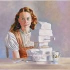 Eine Frau mit langem Haar sitzt, daneben Styroporblöcke, Messer und Tasse mit Blumenmotiv.