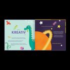 Links: "KREATIV". Ein fröhlicher Dino, Vögel, Schnecke. Rechts: "Nur Gott weiß, wie groß es ist." Ein Planet mit Sternen.