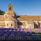 Kalenderblatt zeigt "Abtei Notre-Dame de Sénanque" und eine große Steinabtei vor Lavendelfeldern unter blauem Himmel.