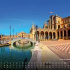 Plaza de Espana, Sevilla. Eine sonnige Brücke über Wasser, flankiert von beeindruckenden, historischen Gebäuden.