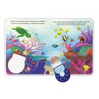 Text erzählt vom tiefen, weiten Meer voller Entdeckungen. Illustration mit bunten Fischen, Korallen und einer Schildkröte.