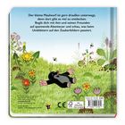Der kleine Maulwurf erlebt Abenteuer, während er auf dem Rücken liegt, umgeben von einer blühenden Wiese mit Insekten.