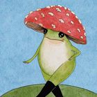 Illustration: Ein Frosch mit einem Fliegenpilz als Hut und schwarzen Stiefeln, auf Seerosenblättern und blauem Hintergrund.