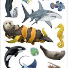 Digitale Illustration von verschiedenen Meerestieren: Seestern, Delfin, Hammerhai, Seepferdchen, Pinguin und mehr.