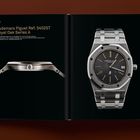 Text links: "1972 Audemars Piguet Ref. 5402ST Royal Oak Series A". Zwei Ansichten einer edlen Uhr mit Metallarmband.