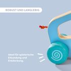 "ROBUST UND LANGLEBIG. Ideal für spielerische Erkundung und Entdeckung." Zeigt einen Ausschnitt eines blauen Holzspielzeugs.