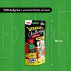 "300 Aufgaben von leicht bis schwer." Verpackung für "Stacking Challenge Extreme!" mit Fußball-Thema, 18 cm groß.