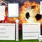 "Dieses Album gehört mir" steht in großer Schrift. Ein Fußballhintergrund mit Illustrationen von Spielern und Ausmalbildern.