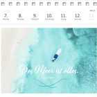 „Das Meer ist alles.“ – Jules Verne. Ein Boot auf türkisblauem Wasser, eine Küstenlinie erkennbar. Kalenderdatumsbereich: 7. bis 13. Juni.