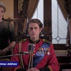 Text: "LIVE" und "Prince James' Christmas Address". Ein Mann in Uniform mit Orden, eine Frau im Abendkleid, festlich dekoriert.