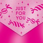 Text: "JUST FOR YOU". Rosa glitzernder Hintergrund mit roten Bonbon-Motiven und funkelnden Sternen.