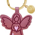 Anhänger in Form eines rosa Engels mit Herz und Blumenstickerei; goldener Schlüsselring mit Herzanhänger.