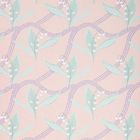 Florales Muster mit Maiglöckchen und geschwungenen Linien auf blassrosa Hintergrund.
