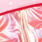 Kein Text vorhanden. Oben ein rosa Stoff mit weißen Blumen, darunter glänzender, goldener Stoff.