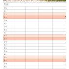 Text: "Juli, Name, 1 Do, 2 Fr." Sandstrand mit Booten, Meerblick und Flagge rechts. Kalender für Juli mit großen Zeilen.