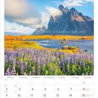 August 2027. „Gestern geträumt und heute erlebt.“ Kalender mit Lupinenfeld vor Bergen.