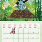 Montag, Tuesday, Mittwoch, (...) Sonntag. Kalender für Juli 2027. Illustration von einem glücklichen Maulwurf im Garten.