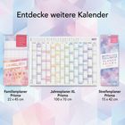 "Entdecke weitere Kalender" vor pastellfarbenen geometrischen Formen und drei verschiedene Kalender: Familien- und Streifenplaner.