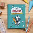„Endlich Schulkind – Mein erstes Schuljahr“. Zebras mit Schultüte, umgeben von Schulmotiven wie Bleistiften und Blöcken.