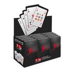 "Offizielles Lizenzprodukt", "Spielkarten Premium Qualität". Fußballlogos auf Spielkarten, schwarz-rotes Design.