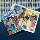 Comic-Cover mit „The Brainstormerz Money Talks“. Drei fröhliche Kinder, eine Seite voller bunter Illustrationen.