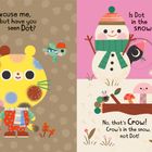 Links steht: "Excuse me, but have you seen Dot? (Dot looks like THIS.)" Rechts: "Is Dot in the snow? No, that's Crow! Crow's in the snow, not Dot!" 

Links ist ein buntes Tier mit Muster, rechts ein Schneemann, Bäume und Tiere.