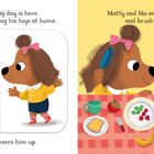 Titel: At last, the big day . Zwei Tiere am Tisch, reden und frühstücken. Spielzeugzug neben einem. Matty und Mo frisieren sich.