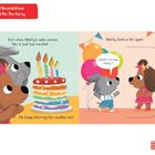 Text: "But when Matty's cake comes, Mo is just too excited... He keeps blowing the candles out! Matty feels a bit upset. What's wrong, Matty?" 
Illustration mit zwei Tieren und einem Kuchen mit brennenden Kerzen. Ein Tier hält bunte Luftballons.