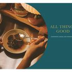 "ALL THINGS GOOD. CONDIMENTS, SAUCES, AND CRUNCHY BITS." Eine Person bereitet Gewürze in einem Schälchen zu.