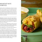"Breakfast Roti Burritos" mit Zutaten und Anweisungen. Links Rezepttext, rechts Bild von Roti-Burritos, gefüllt mit Ei und Gemüse.