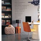 "Contents: Introduction 6, Books as Decoration 14, Living Rooms 36... Kinderzimmer 162." Raum mit Regal, Stuhl, Tisch.