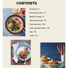 "CONTENTS" steht oben. Kapitel: Introduction 8, Fast & fiery stir-fries 14, Noodle & rice bowls 42. Essensfotos mit Nudeln.