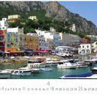 Kalenderblatt zeigt: Marina di Capri, April. Bunte Häuser am Hang, Boote im Hafen, üppige Vegetation im Hintergrund.
