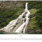 Text: "Norwegen, Wasserfall". Eindrucksvoller Wasserfall fließt über moosbedeckte Felsen, umgeben von üppigem Grün.