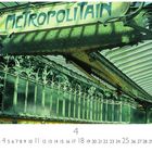 "Metropolitain" ist in Jugendstil-Schrift auf einem dekorativen, grünen Metallschild. Darunter ein Glasüberdach.