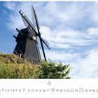 Aufschrift „Klostermühle“, darunter Kalenderdaten. Eine schwarze Windmühle vor blauem Himmel und grünem Gebüsch.