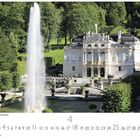 Schloss Linderhof, Oberammergau. Große Wasserfontäne vor einem barocken Schloss, umgeben von gepflegten grünen Gärten.