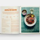 Rezept: "Chickpeas from Rawalpindi", Zutaten und Zubereitung links. Rechts Schüssel mit Kichererbsen, Zwiebeln, Zitrone, Drink.