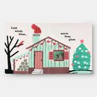 "Cold winds blow... warm fires glow." Ein Haus mit Kamin, Weihnachtsbaum und Vogel auf Baum vor Schneeflocken.