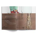 Illustration: Eine Person in roten Schuhen steht über Mäusen auf einem Holzboden. Texte nennen Leckereien.